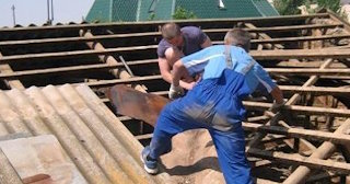Демонтаж крыши в Угличе - стоимость работ от 712 рублей за м2